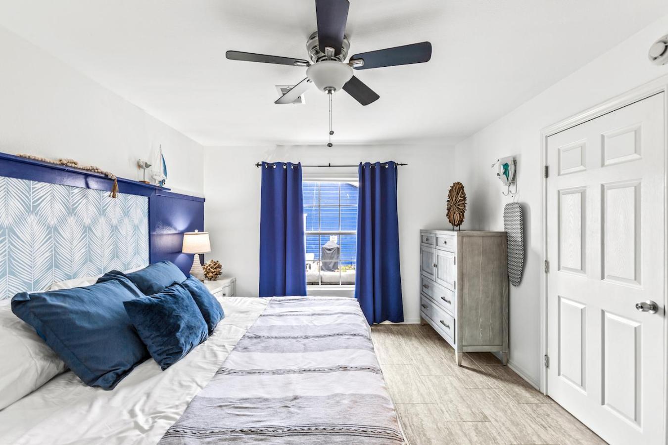 The Blue Oasis With Handicap Ramp Access Dog Friendly & Cowboy Pool Galveston Exterior photo