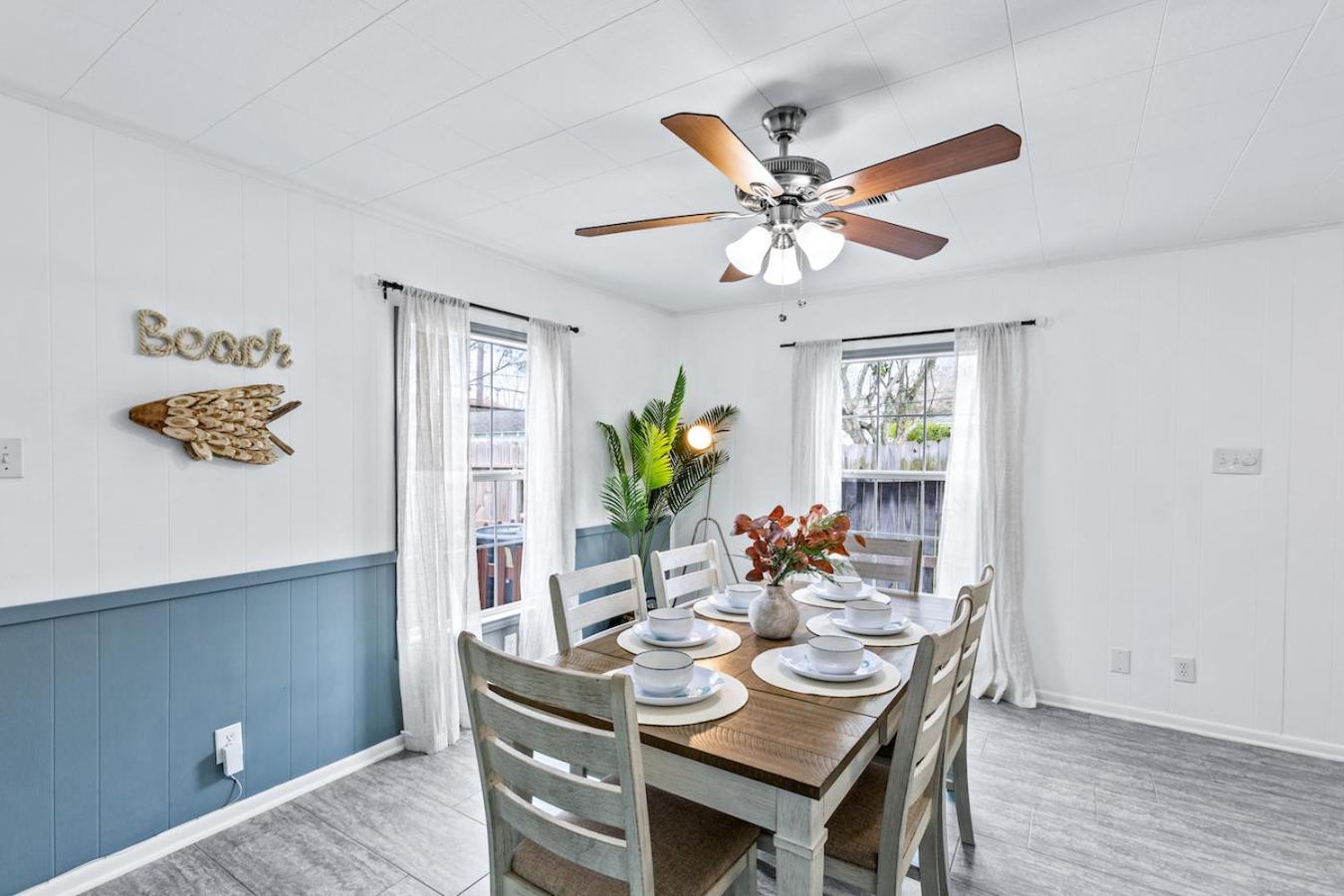 The Blue Oasis With Handicap Ramp Access Dog Friendly & Cowboy Pool Galveston Exterior photo